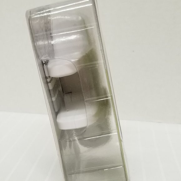 Safety 1st OutSmart Lever Lock with Decoy Button-White-Child Proof Handle-New - Picture 3 of 3